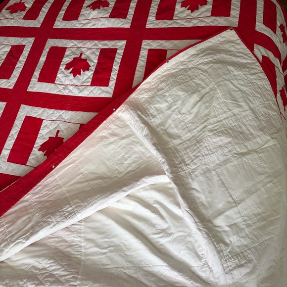 Vintage Red and White Canadian Flag Quilt 🇨🇦 - Picture 6 of 16